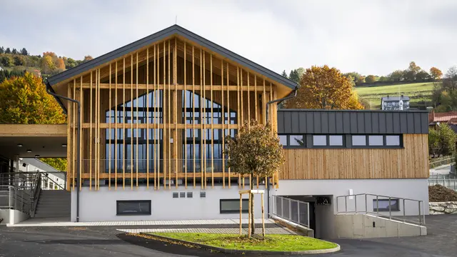 Das Schwimmbadrestaurant in Neumarkt steht für die Gäste bereit und sucht einen Betreiber. | Foto: plan-ed gmbH