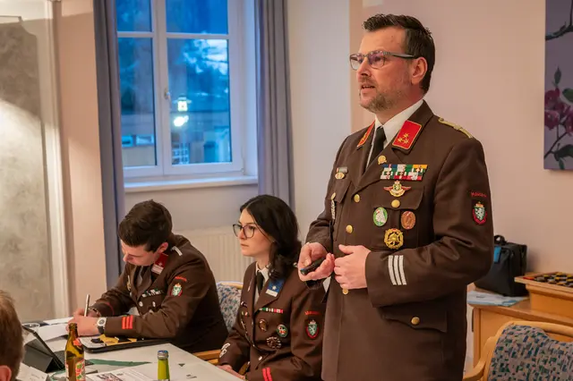 Kommandant Christian Lanzmaier präsentierte die Bilanz der FF Mautern des Jahres 2025. | Foto: FF Mautern/Stefan Riemelmoser