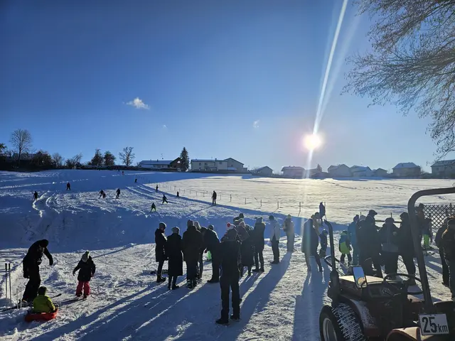 Mitten im Ort die Ski anschnallen und die Piste hinunterwedeln kann man heuer ein letztes Mal in Neukirchen an der Vöckla. | Foto: Skiliftgemeinschaft Neukirchen