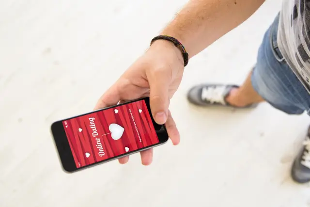 Über eine Dating-App begann der Kontakt – am Ende verlor ein 48-jähriger Österreicher durch Krypto- und Anlagebetrug einen sechsstelligen Betrag. | Foto: smarterpix (Symbolbild)