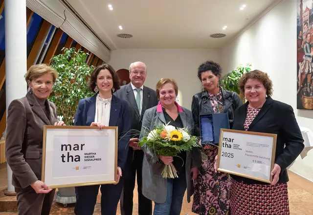 Brigitta Pallauf,  Anna Doblhofer-Bachleitner, Hilfswerk Präsident Christian Struber, Monika Eibl,  Barbara Weiser und Susanne Dittrich – Allersdorfer.  | Foto: Hilfswerk