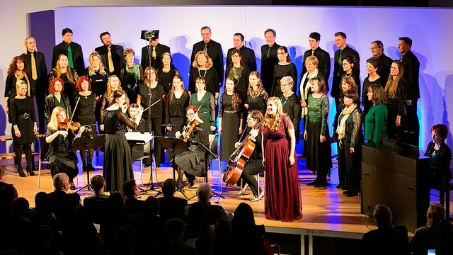Unter dem Titel „Unterwegs“ begeisterte der Chor Heimatklang Bach (Leitung Anna Mokoru) gemeinsam mit seinen musikalischen Gästen einmal mehr durch beeindruckende Vielseitigkeit.
 | Foto: Elisabeta Mirion