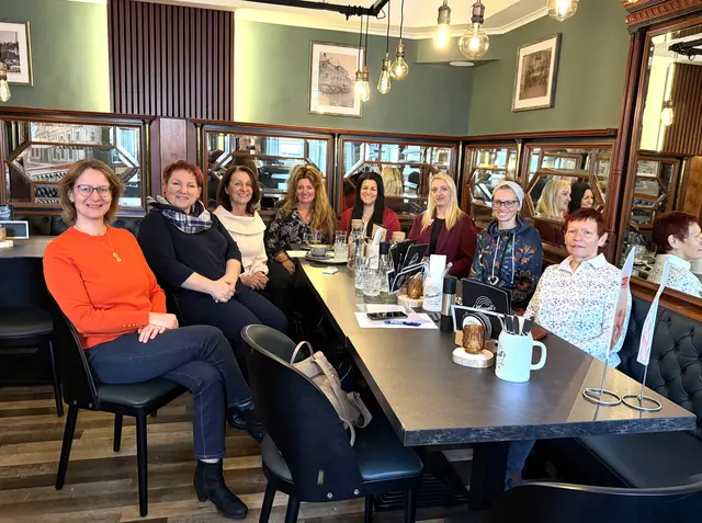 Claudia Neulinger, Simone Siegl, Bezirksstellenobfrau Anne Blauensteiner, Silvia Schaffer, Dagmar Zinner, Claudia Zeibeck, Martina Winter und Gabriele Führer (v.l.). | Foto: zVg.