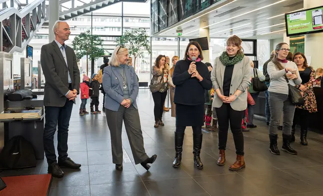Beim "Weltsprachenfest" nutzten zahlreiche Besucherinnen und Besucher aller Altersgruppen die Gelegenheit, sprachliche und kulturelle Vielfalt auf spielerische und interaktive Weise zu erleben. | Foto: Stadt Salzburg/Alexander Killer