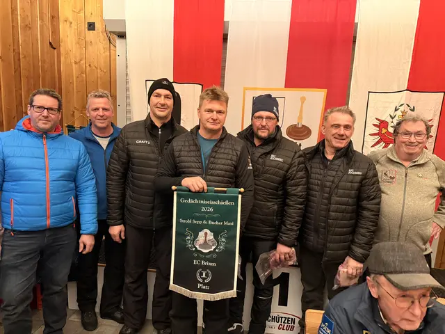 Rang 2 ESC Jochberg Werner Auberger, Sepp Noichl, Hans Pletzer und Martin Luxner mit den Gratulanten.