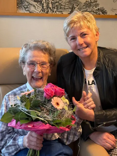 Gut gelaunt: Jubilarin Hildegard Flonner mit Bgm. Marion Wedl. | Foto: Gemeinde Seebenstein
