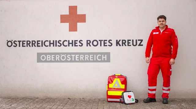 Tobias Kobencic von der Kobe Fenster-Türen-Sonnenschutz GmbH und freiwilliger Rettungssanitäter an der Ortsstelle Altheim. | Foto: RK/LV OÖ