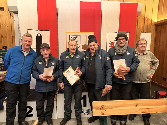 Rang 7 EV Fieberbrunn II, Bernd Gasteiger, Christian Erhart, Michael Hochfilzer, Heinz Huber und die Gratulanten.