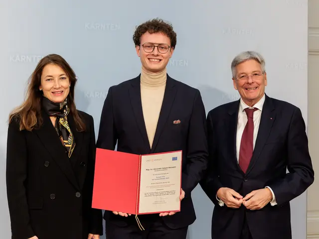 Martina Rattinger, Alexander Johann Hormann und LH Peter Kaiser | Foto: LPD Kärnten/Jannach