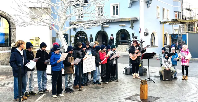 Beim Stadlsingen wurde für Peru-Sozialprojekt gesammelt. | Foto: MS Kitzbühel