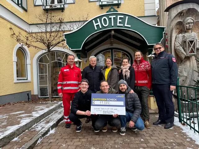 Scheckübergabe nach dem gelungenen Event in St. Wolfgang. | Foto: Hotel Peter