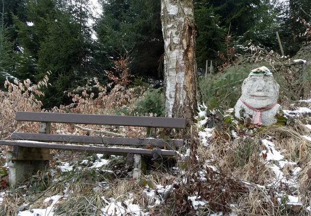 Der "Hiesberg-Schimmel" wacht über den Höhenrücken.
