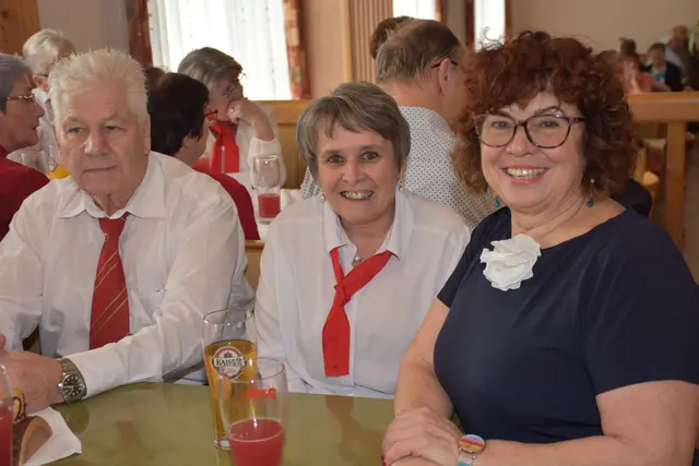 Der Seniorenbund Pabneukirchen lud zu einem unterhaltsamen Nachmittag bei Tanz, Musik und Unterhaltung.  | Foto: Zinterhof