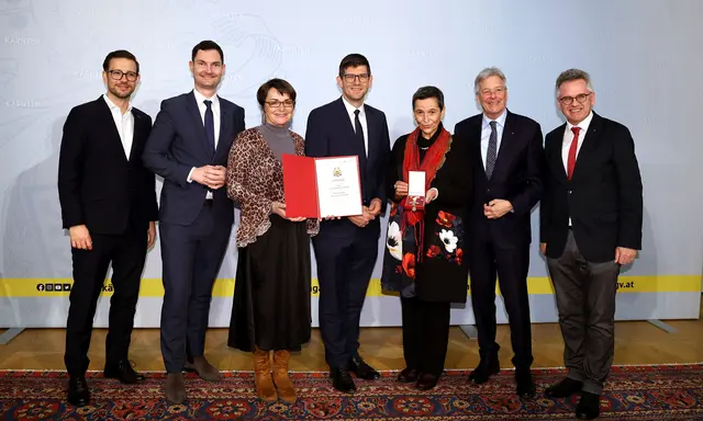 Verleihung von Landesauszeichnungen. LR Sebastian Schuschnig, LR Peter Reichmann. LR.in Beate Prettner, LHStv. Martin Gruber, Claudia Rosenwirth-Fendre, LH Peter Kaiser, LT-Präsident Andreas Scherwitzl | Foto: LPD Kärnten / Kuess