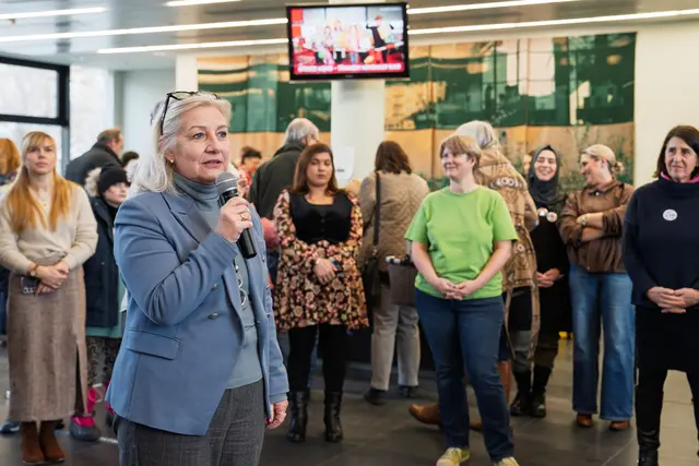 Weltsprachenfest in der Stadtbibliothek. Stadträtin Andrea Brander eröffnet das Weltsprachenfest | Foto: Stadt Salzburg/Alexander Killer