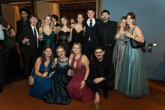 Am 9. Jänner luden die Maturantinnen und Maturanten der AHS der Kreuzschwestern Linz zum Maturaball ins Brucknerhaus. | Foto: Infilmity/Ballphoto