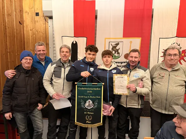 Die Sieger, ESV Gasteig, Wolfgang Schneider, Martin Leo, Daniel Hechenberger und Stefan Seibl mit den Offiziellen.