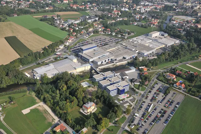 Beim Lichtsysteme-Hersteller ZKW mit Sitz in Wieselburg müssen weltweit 25 Prozent aller Mitarbeiter abgebaut werden.