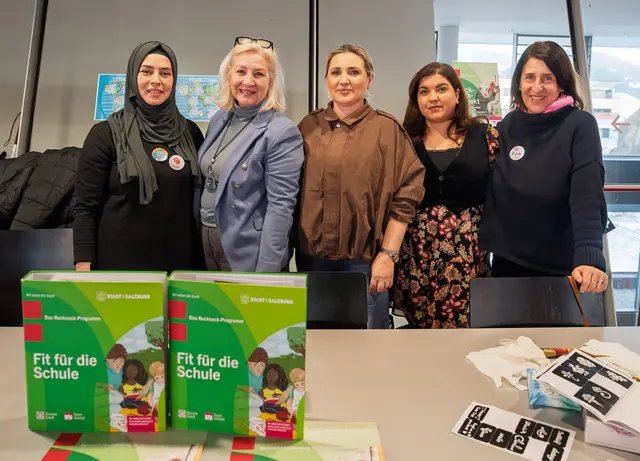 Beim "Weltsprachenfest" nutzten zahlreiche Besucherinnen und Besucher aller Altersgruppen die Gelegenheit, sprachliche und kulturelle Vielfalt auf spielerische und interaktive Weise zu erleben. | Foto: Stadt Salzburg/Alexander Killer