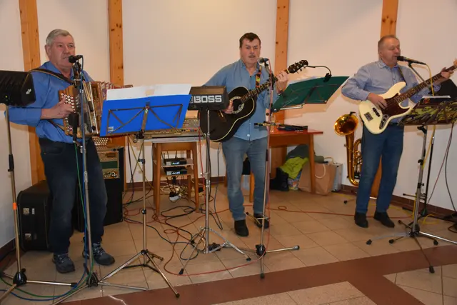 Der Seniorenbund Pabneukirchen lud zu einem unterhaltsamen Nachmittag bei Tanz, Musik und Unterhaltung.  | Foto: Zinterhof