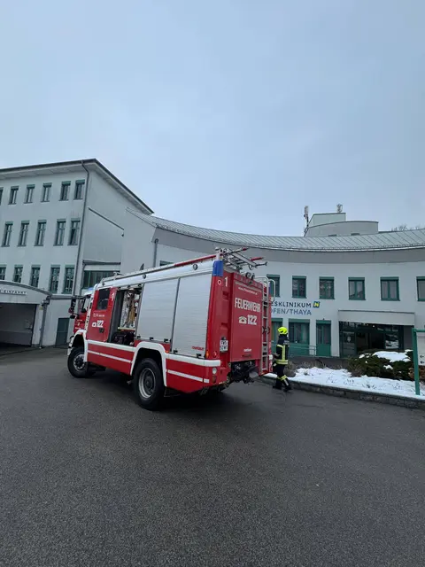 Die Feuerwehr Waidhofen/Thaya vor dem Landesklinikum | Foto: FF Waidhofen/Thaya