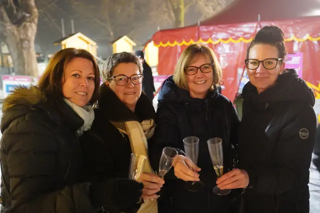 Sandra Männer stieß mit Beatrix Kartner, Jutta Adlboller sowie Dagmar Muhr an.