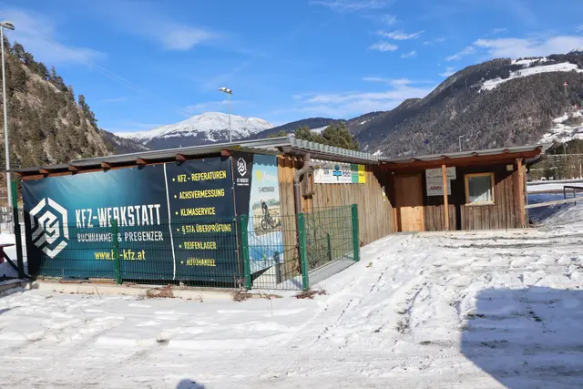 Das Clubgebäude des ESV Prutz soll schon bald einem neuen weichen. | Foto: Thomas Seelos