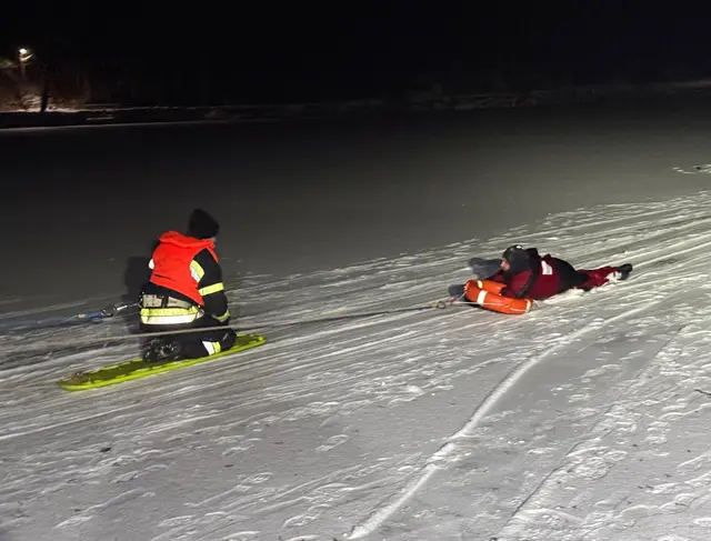 Am Grafenteich wurden die verschiedenen Rettungsmöglichkeiten am Eis geübt. | Foto: FF Voitsberg