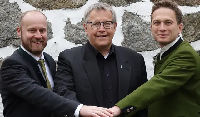 Von links: Verwaltungsvorstand Markus Woda, Pfarrer Klemens Hofmann und Pastoralvorstand Wolfgang Roth.
 | Foto: Pfarre Freistat