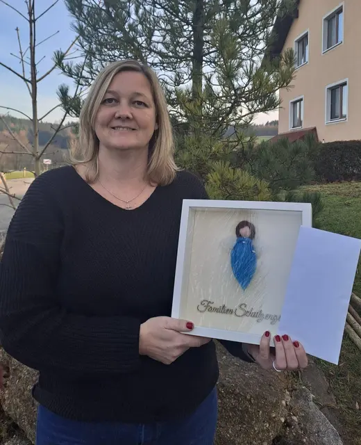 Désirée Schwarz aus Rainbach im Innkreis lud zum Adventmarkt für den guten Zweck.  | Foto: Schwarz