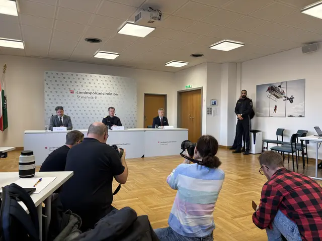 Die Pressekonferenz in der Landespolizeidirektion Steiermark fand unter großem Medieninteresse statt.  | Foto: MeinBezirk/Sarah Konrad