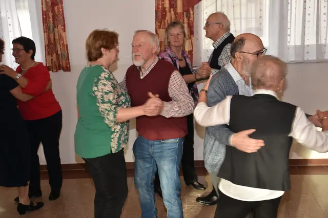 Der Seniorenbund Pabneukirchen lud zu einem unterhaltsamen Nachmittag bei Tanz, Musik und Unterhaltung.  | Foto: Zinterhof
