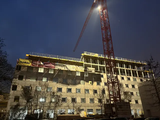 Das ehemalige Ibis Hotel am Bahnhof wird aktuell umgebaut. Im Frühling 2027 wird ein weiteres "Hotel One" dort einziehen. | Foto: MeinBezirk