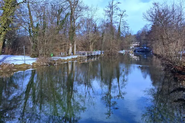 Der vereiste Weg, mit Blick zur Wengermühle