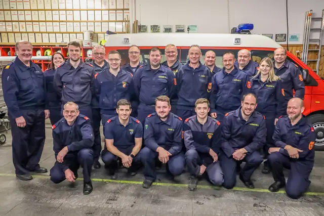 Zwölf Feuerwehrmitglieder starten die FLA-Gold-Vorbereitung. | Foto: Johann Plach / BFKDO-MI
