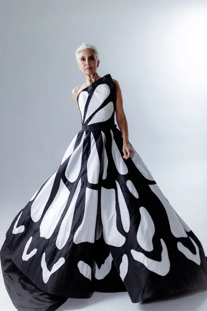 Die ausgezeichnete schwarz-weiße Couture-Robe entstand im Rahmen des Wettbewerbsthemas „Die Linie“. | Foto: Milva Spina by Sigrid Mayer