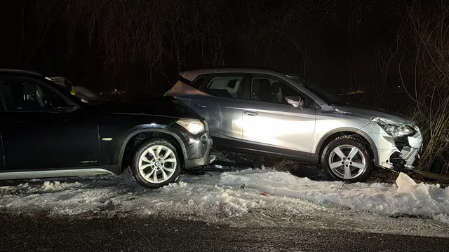 Pkw fährt gegen geparktes Fahrzeug. | Foto: DOKU-NÖ