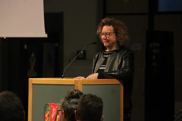 Direktorin Sabina Söllinger begrüßte die Gäste in der Aula des BG/BRG Weiz. | Foto: Josef Hofmüller