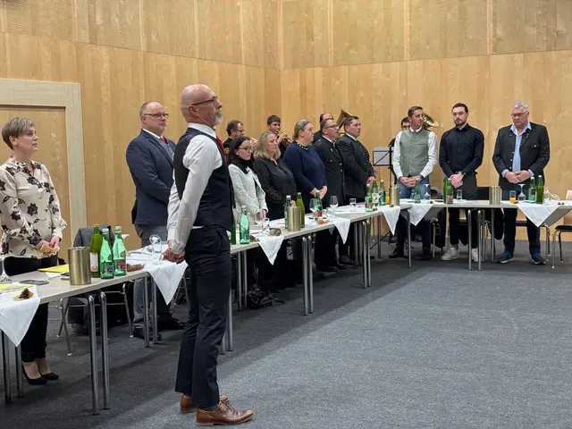 Der neue Bürgermeister Bernd Mara bedankte sich bei seinen Vorgängern. | Foto: Almer