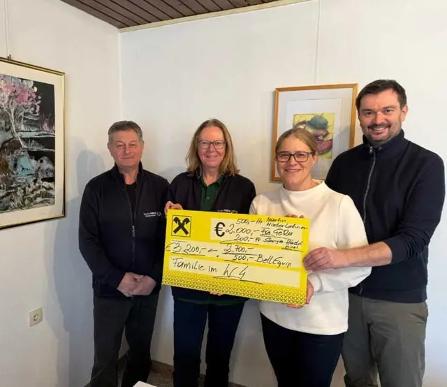 Eine weitere Spende in der Höhe von 3.200 Euro übergab der Verein an eine Familie nach einem schweren Arbeitsunfall eines Familienmitgliedes.
Das Geld setzt sich aus 500 von Martin Hinterlehner, 2.000 Euro Firma GeRu, 200 Euro von Sonja Hackl und 500 Euro Firma BellEquip zusammen.