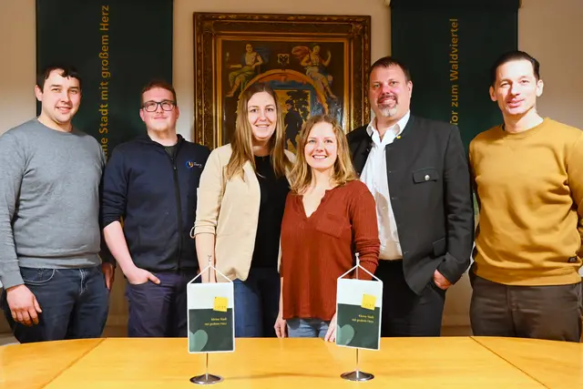 v.l.n.r.: Jugendgemeinderat Andreas Rieder, Tobias Steyrer (Landjugend Gföhl), Alexandra Dickmann (Musikverein Gföhl), Daniela Gassner (Katholische Jugend Gföhl), Bürgermeister Ing. Franz Holzer und DAS Mario David (jugendarbeit.07) | Foto: Stadtgemeinde Gföhl