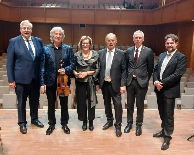 Dirigent Russel McGregor präsentierte mit seinem Orchester Werke der Strauss-Dynastie und von Carl Michael Ziehrer. | Foto: Stefan Grosz