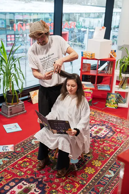 Beim "Weltsprachenfest" nutzten zahlreiche Besucherinnen und Besucher aller Altersgruppen die Gelegenheit, sprachliche und kulturelle Vielfalt auf spielerische und interaktive Weise zu erleben. | Foto: Stadt Salzburg/Alexander Killer