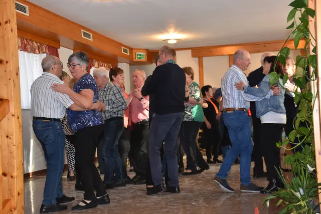 Der Seniorenbund Pabneukirchen lud zu einem unterhaltsamen Nachmittag bei Tanz, Musik und Unterhaltung.  | Foto: Zinterhof