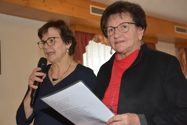 Der Seniorenbund Pabneukirchen lud zu einem unterhaltsamen Nachmittag bei Tanz, Musik und Unterhaltung.  | Foto: Zinterhof