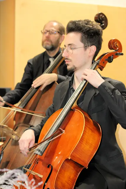 Das Robert Stolz Salonorchester lieferte schöne Melodien. | Foto: Cescutti