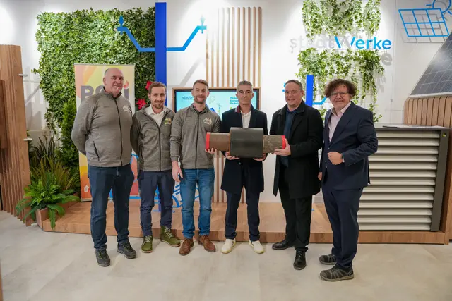 Herbert Pils (Techniker BAW), Jürgen Hürner (Geschäftsführer BAW), Bernhard Schelch (Abteilungsleiter BAW), Alexander Giger (Clustermanager BIG), Gerhard Irxenmayer (Stadtrat für Wirtschaft und Sport der Stadt Amstetten), Andreas Oberhammer (Geschäftsführer BAW). | Foto: Nina Godderidge