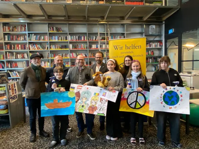 Kreativität, gesellschaftliches Engagement und gemeinschaftliches Denken standen im Mittelpunkt des diesjährigen Friedensplakatwettbewerbs, an dem sich Schülerinnen und Schüler der Mittelschule Deutsch-Wagram beteiligten. | Foto: Rosenmayer 