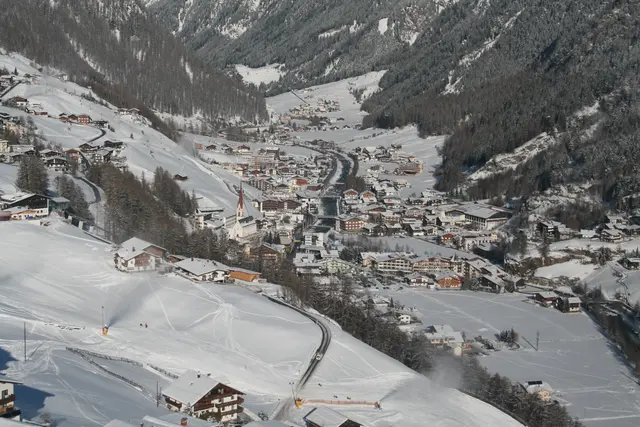 In Sölden wurde am Mittwoch ein einjärhiges Kind einer niederländischen Urlauberfamilie beim Abendessen schwer verbrüht – es besteht der Verdacht der fahrlässigen Körperverletzung.