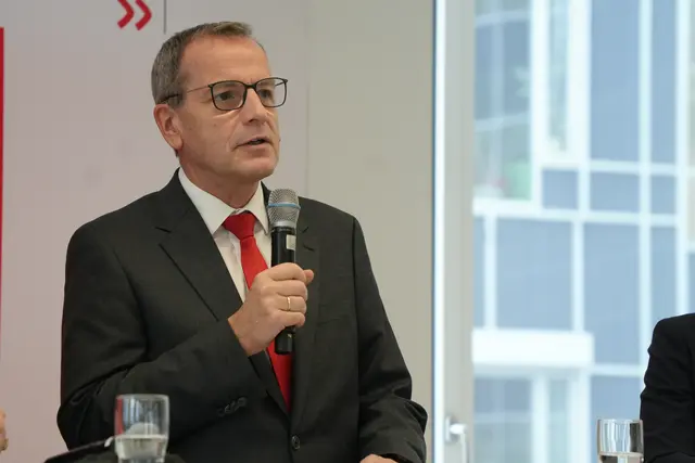 "Mit der Anhebung der Einkommensgrenze tragen wir der Teuerung der vergangenen Jahre Rechnung", unterstrich Meidlinger.  | Foto: Ronja Reidinger/MeinBezirk